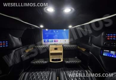 2018 Lincoln Navigator CEO SUV Mobile Office for Sale in Houston, TX