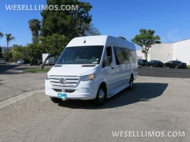 2019 Executive Coach Builders Mercedes-Benz 3500 XD Sprinter Limousine - Sprinter for Sale in CARSON, CA - Photo 13