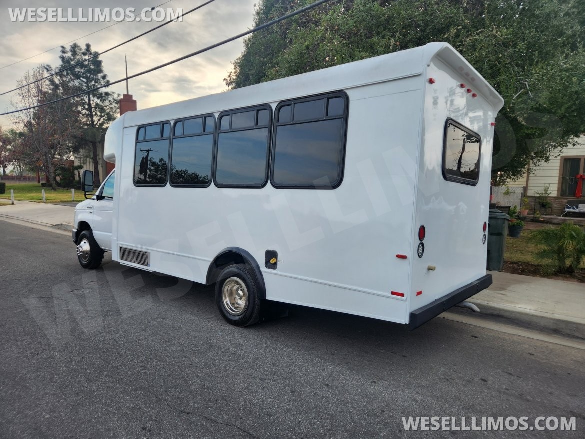 Limo Bus for Sale in pepper Pike, OH - Photo 2