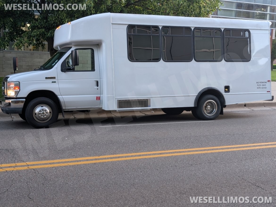 Limo Bus for Sale in pepper Pike, OH - Photo 5