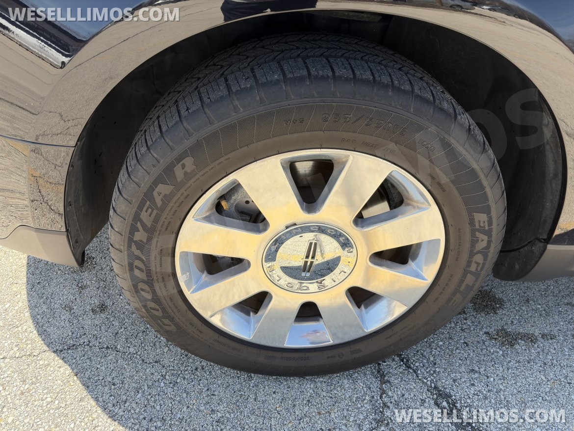 Limousine for Sale in Chicago, IL - Photo 3