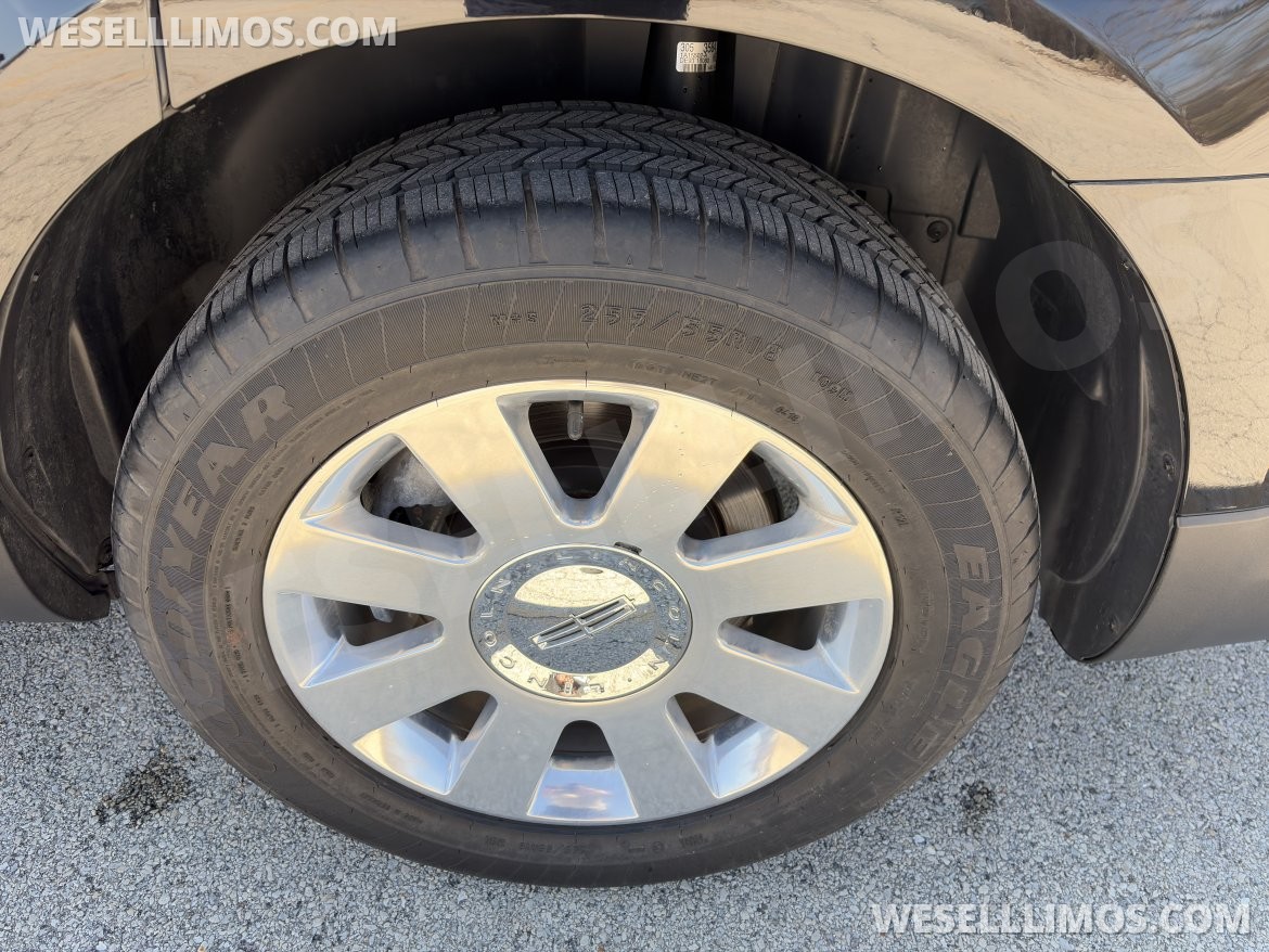 Limousine for Sale in Chicago, IL - Photo 4