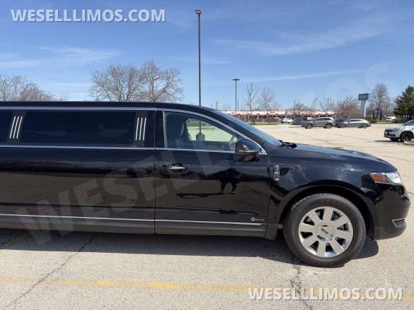 2019 Lincoln MKT 120" 4 Door AWD Limousine Limousine for Sale in Chicago, IL - Photo 2