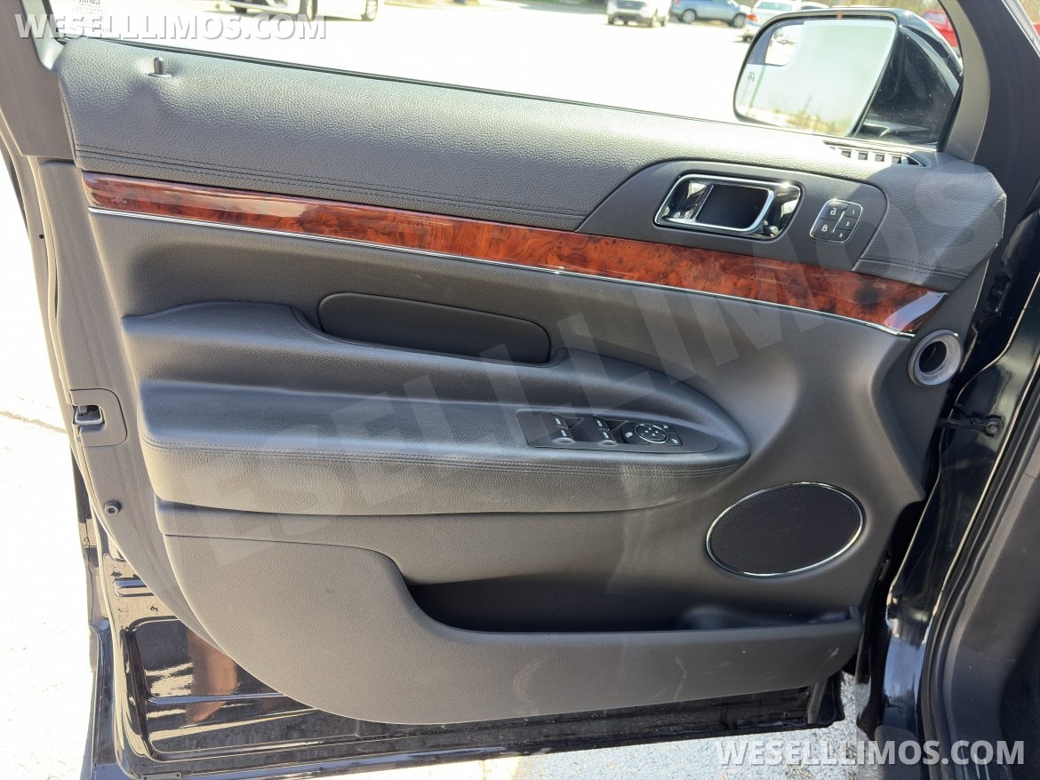 Limousine for Sale in Chicago, IL - Photo 7