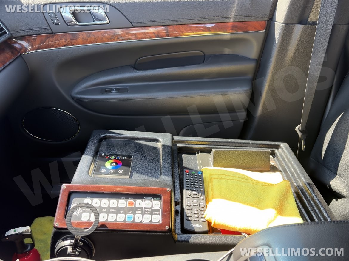Limousine for Sale in Chicago, IL - Photo 14