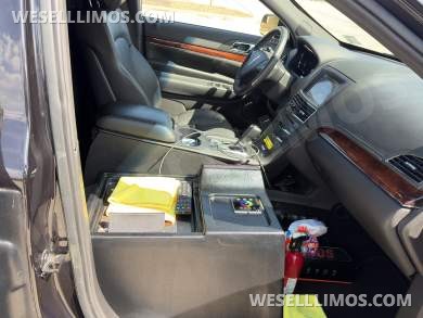 2019 Executive Coach Builders Lincoln MKT 120" 4 Door AWD Limousine - Limousine for Sale in Chicago, IL - Photo 16