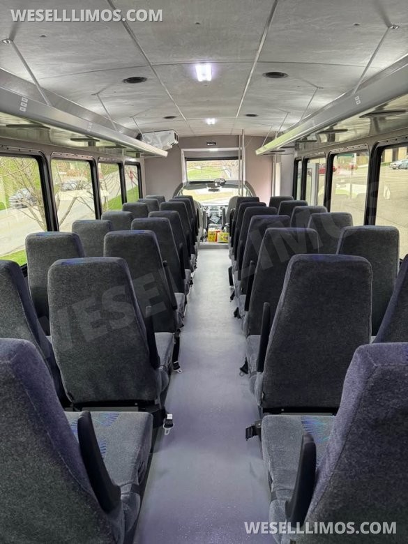 2016 Ford F650 Shuttle Bus for Sale in Steubenville, OH - Photo 3