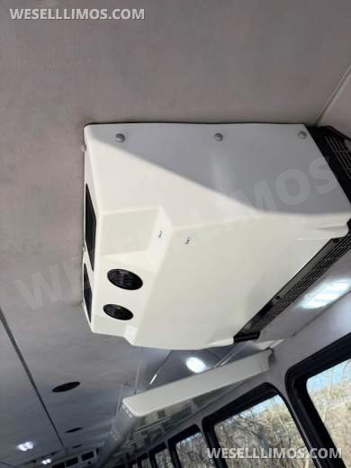 2016 Glaval Ford F650 Shuttle Bus - Shuttle Bus for Sale in Steubenville, OH - Photo 14