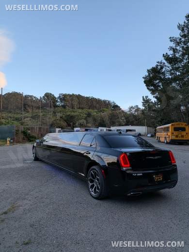 2018 Moonlight Chrysler 300 Limousine - Limousine for Sale in San Bruno, CA - Photo 10