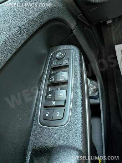 2018 Moonlight Chrysler 300 Limousine - Limousine for Sale in San Bruno, CA - Photo 15