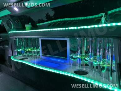 2018 Moonlight Chrysler 300 Limousine - Limousine for Sale in San Bruno, CA - Photo 17