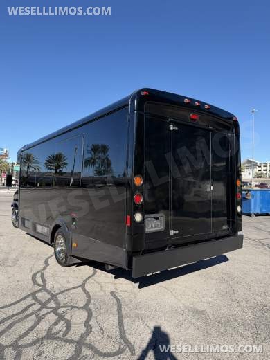 2006 Ford E-450 Custom Limo/Party Bus Diesel 23-25 Passenger - Limo Bus for Sale in Las Vegas, NV - Photo 10
