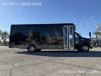 2006 Ford E-450 Custom Limo/Party Bus Diesel 23-25 Passenger - Limo Bus for Sale in Las Vegas, NV - Photo 20