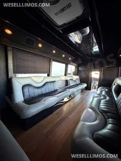 2006 Ford E-450 Custom Limo/Party Bus Diesel 23-25 Passenger - Limo Bus for Sale in Las Vegas, NV - Photo 51