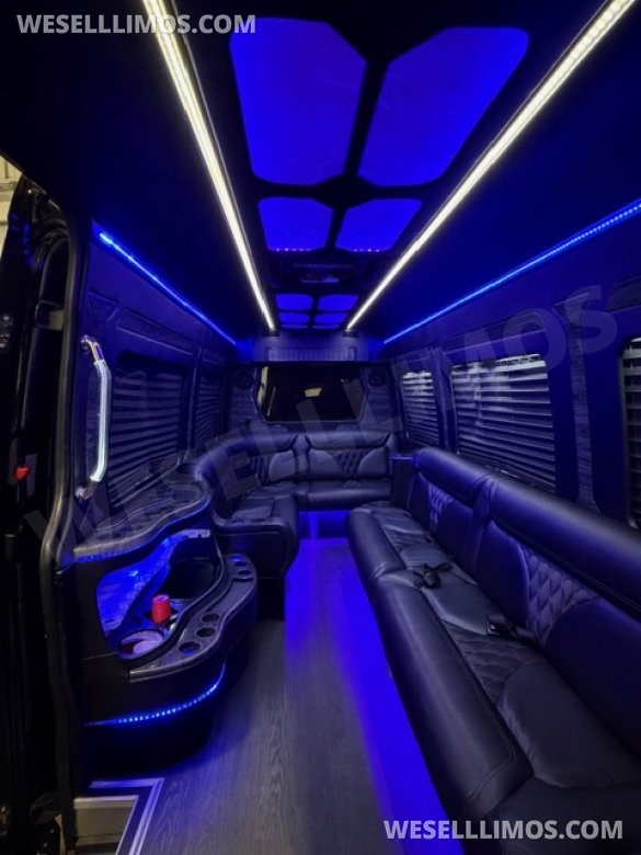 2017 Mercedes-Benz 3500 Sprinter for Sale in riverside, CA - Photo 3