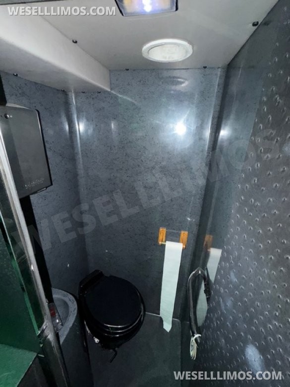2015 Ford F550 6.7 Turbo Diesel Limo Bus for Sale in riverside, CA - Photo 3