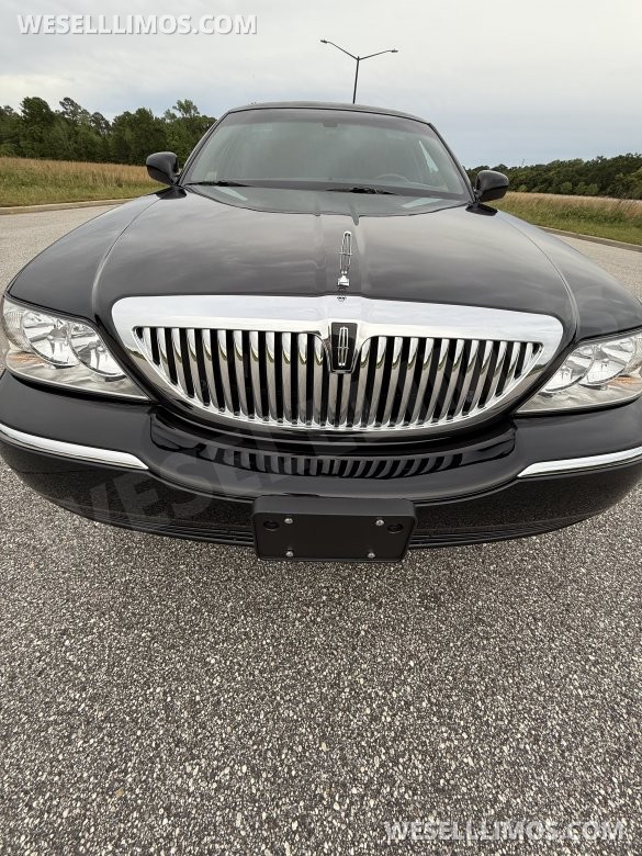 2007 Lincoln Super stretch Limousine for Sale in Daphne, AL - Photo 3
