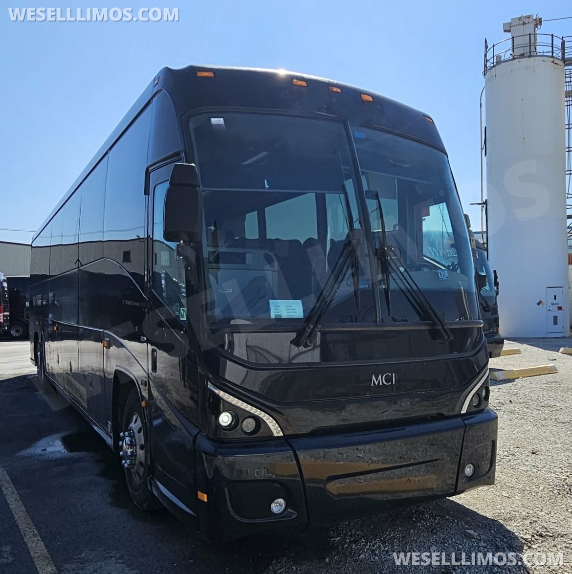 Motorcoach for Sale in Chicago, IL - Photo 2