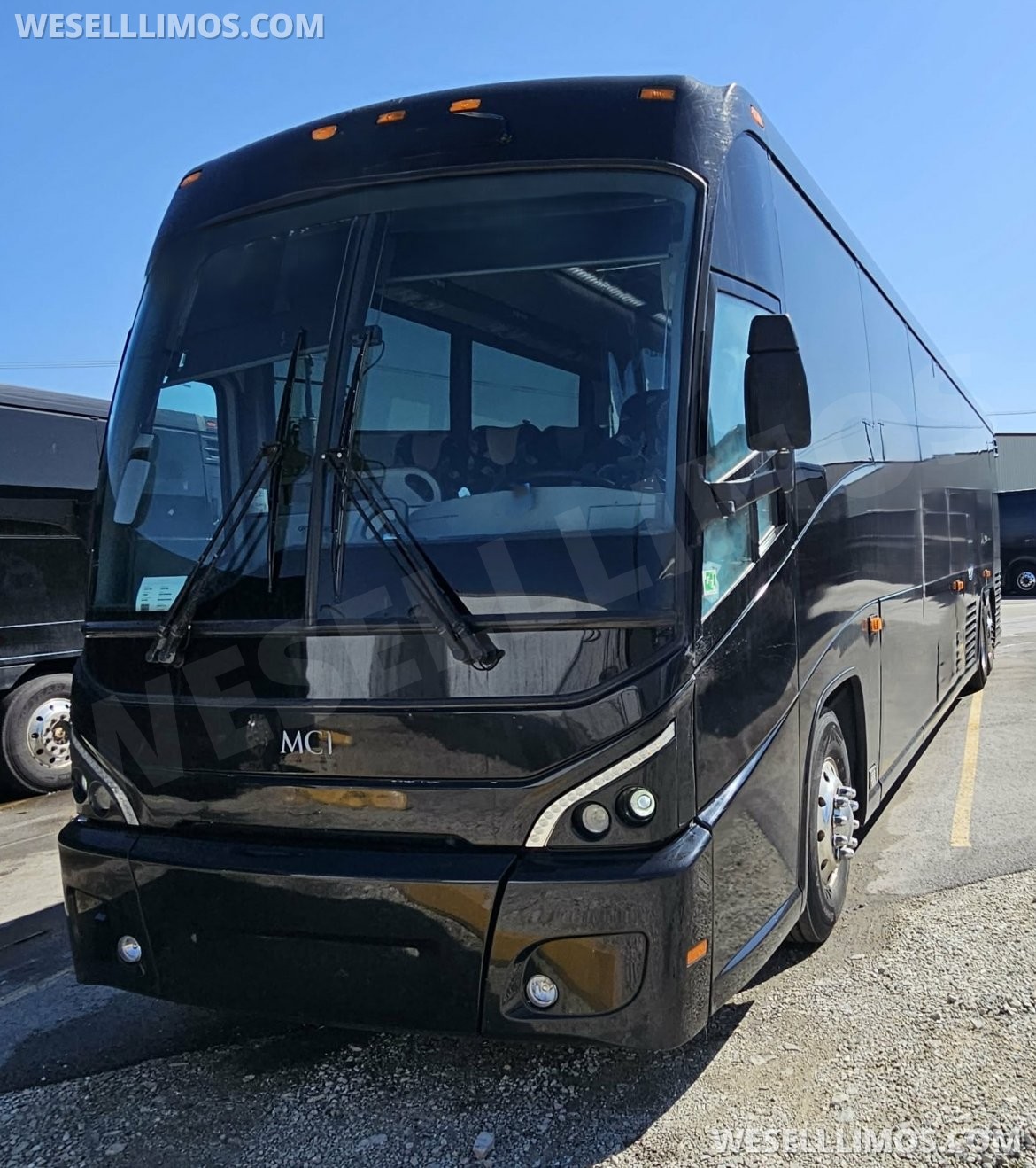 Motorcoach for Sale in Chicago, IL - Photo 3