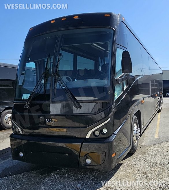 2013 MCI J4500 Motorcoach for Sale in Chicago, IL - Photo 3