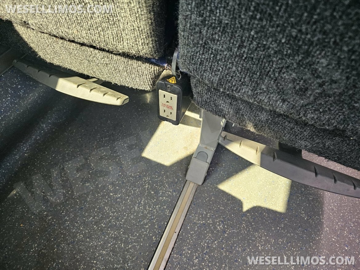 Motorcoach for Sale in Chicago, IL - Photo 13