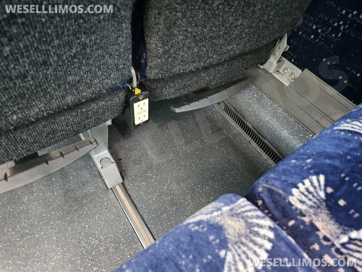 Motorcoach for Sale in Chicago, IL - Photo 14