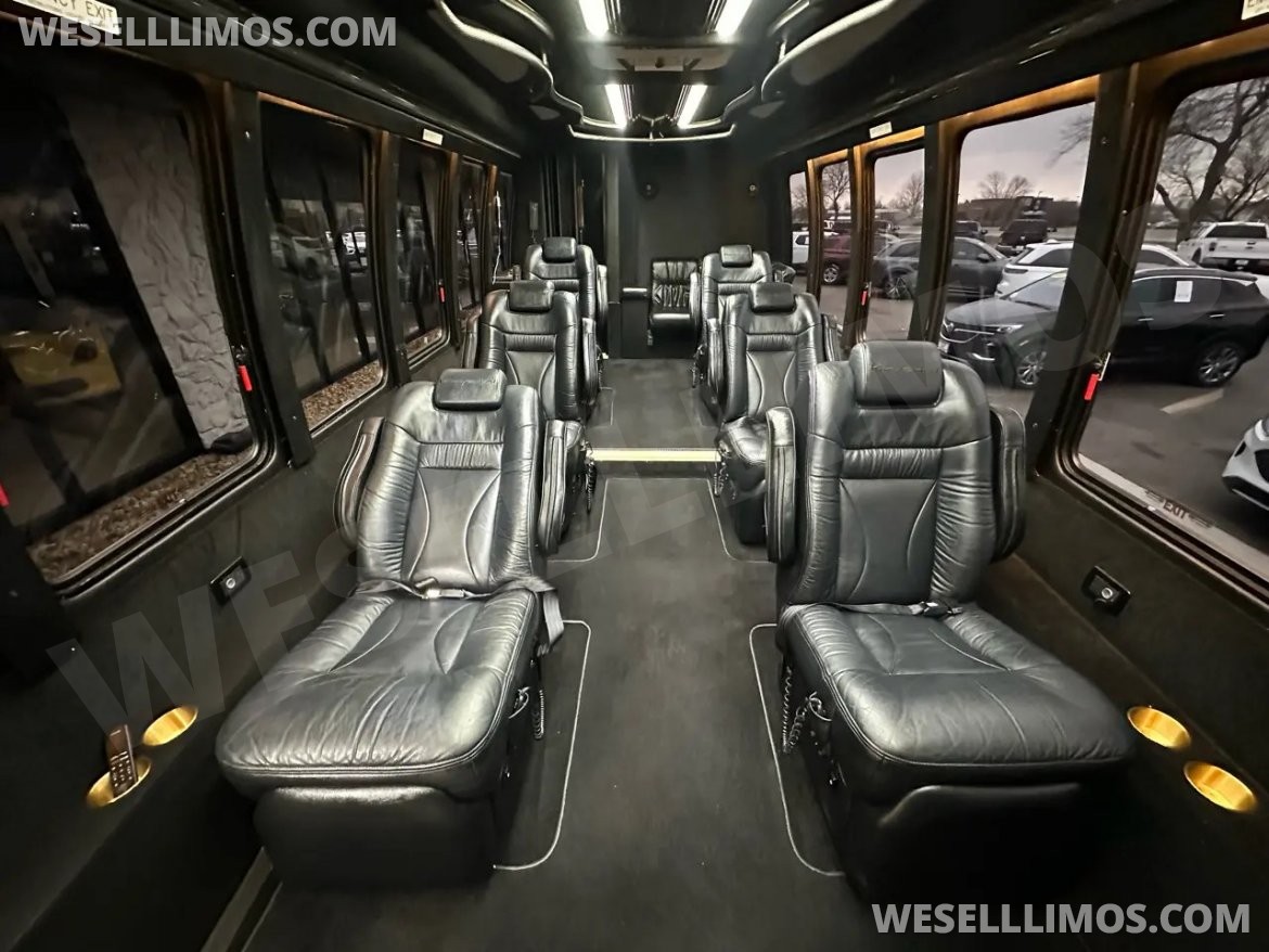 Limo Bus for Sale in Peru, IL - Photo 3