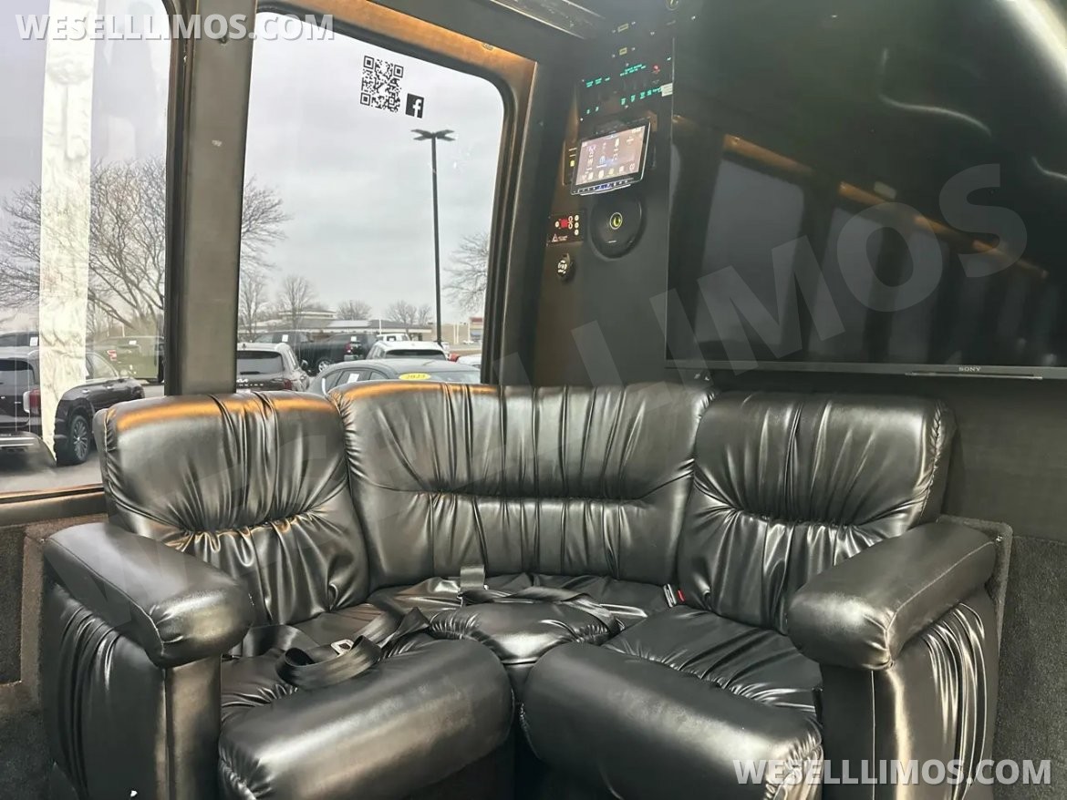 Limo Bus for Sale in Peru, IL - Photo 4