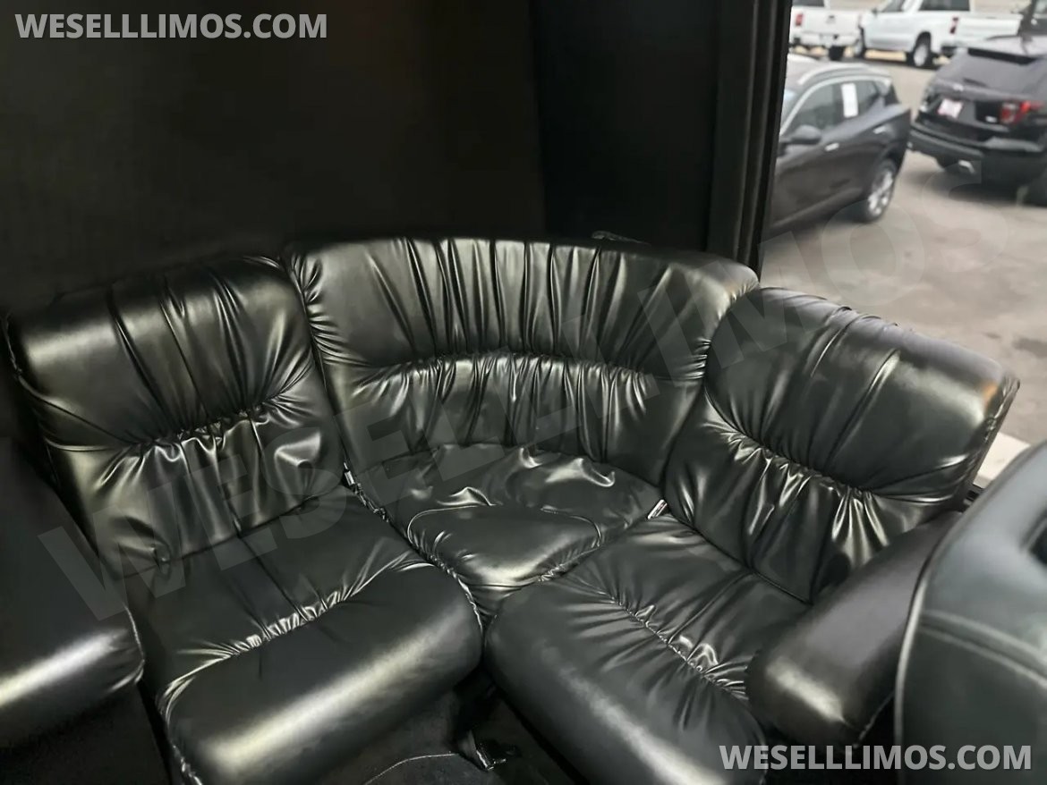 Limo Bus for Sale in Peru, IL - Photo 6