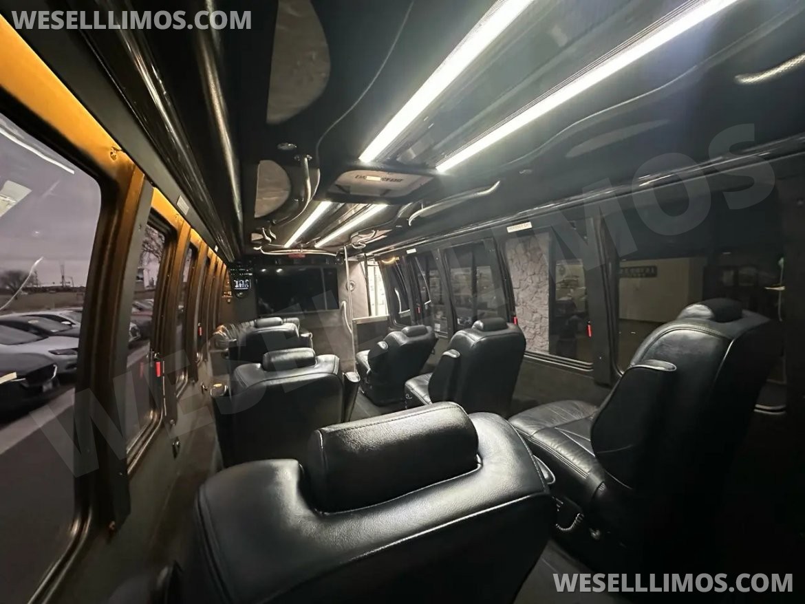 Limo Bus for Sale in Peru, IL - Photo 7