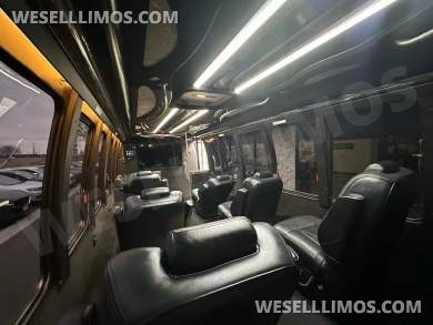 2011 Ford F-550 Krystal Koach Limo Bus - Limo Bus for Sale in Peru, IL - Photo 7