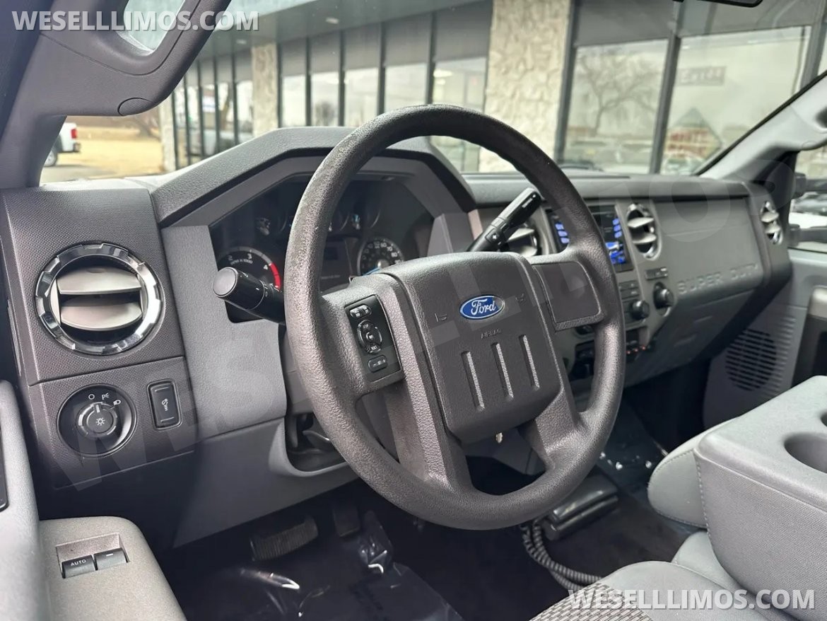 Limo Bus for Sale in Peru, IL - Photo 8