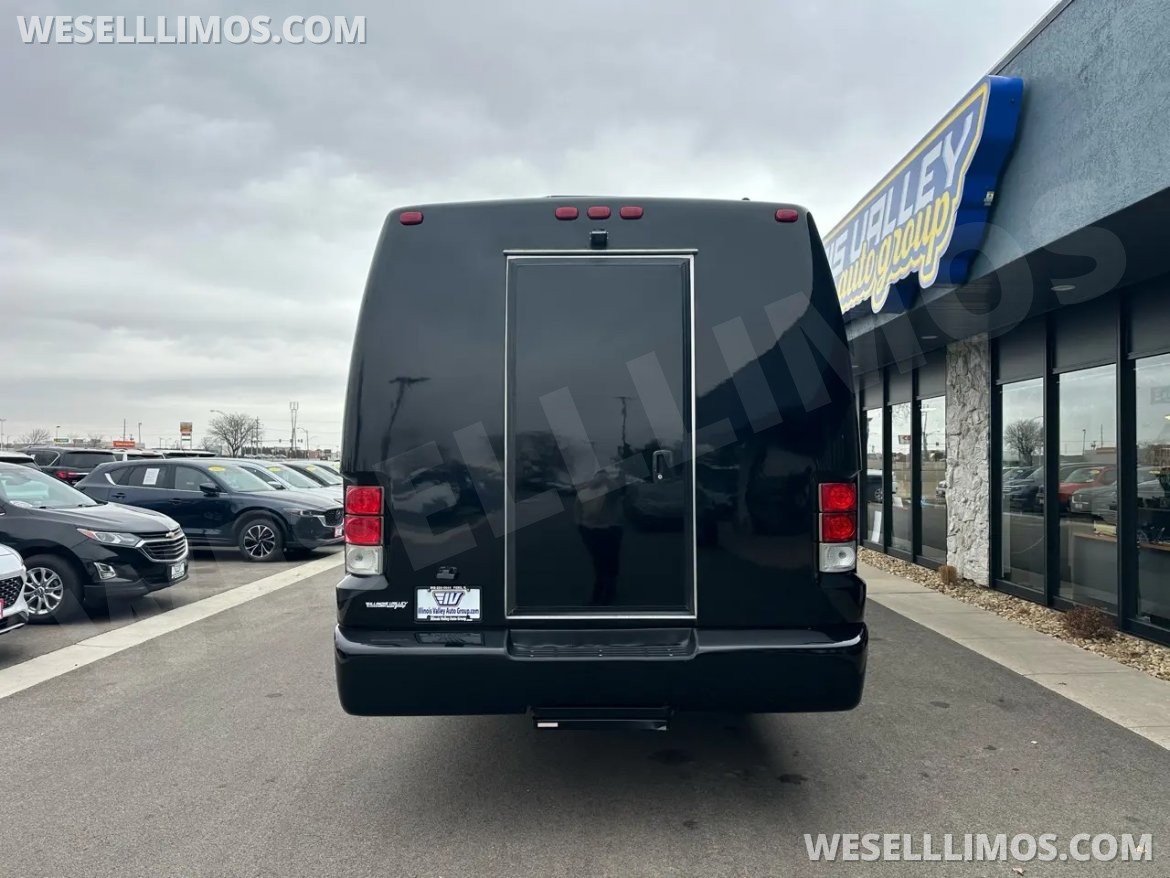 Limo Bus for Sale in Peru, IL - Photo 11