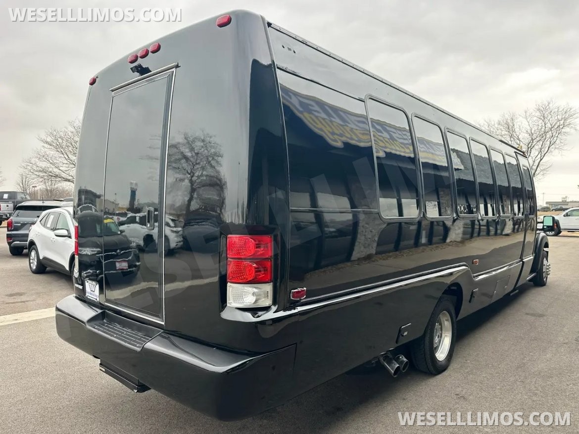 Limo Bus for Sale in Peru, IL - Photo 12