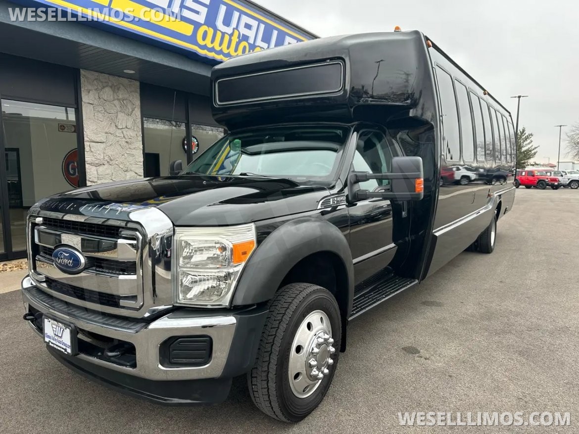 Limo Bus for Sale in Peru, IL - Photo 18