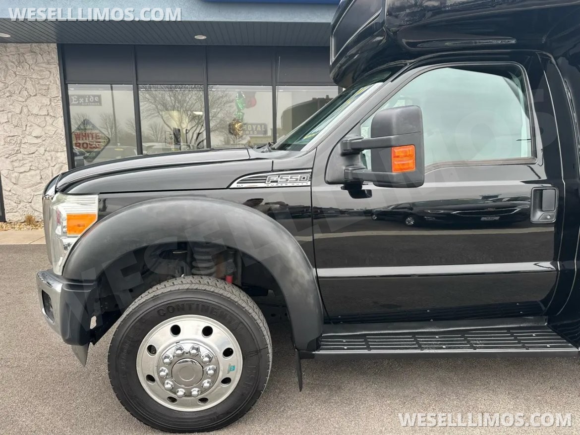 Limo Bus for Sale in Peru, IL - Photo 19