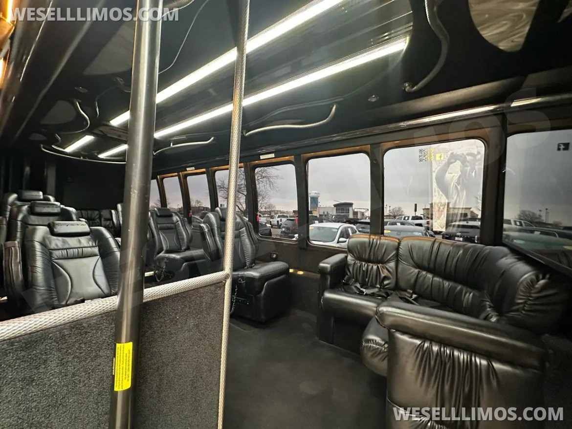 Limo Bus for Sale in Peru, IL - Photo 2