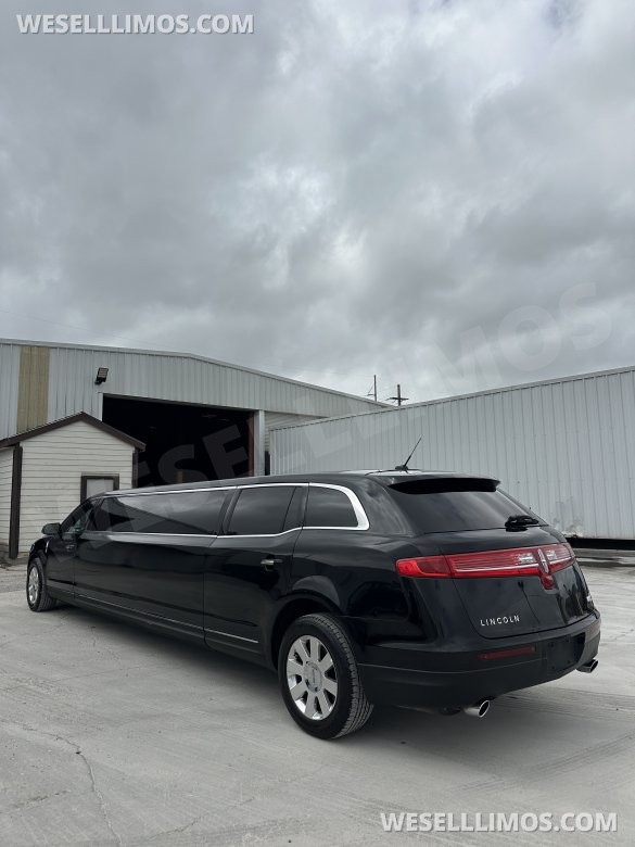 2018 Lincoln MKT Limousine for Sale in Elkhart, IN - Photo 2