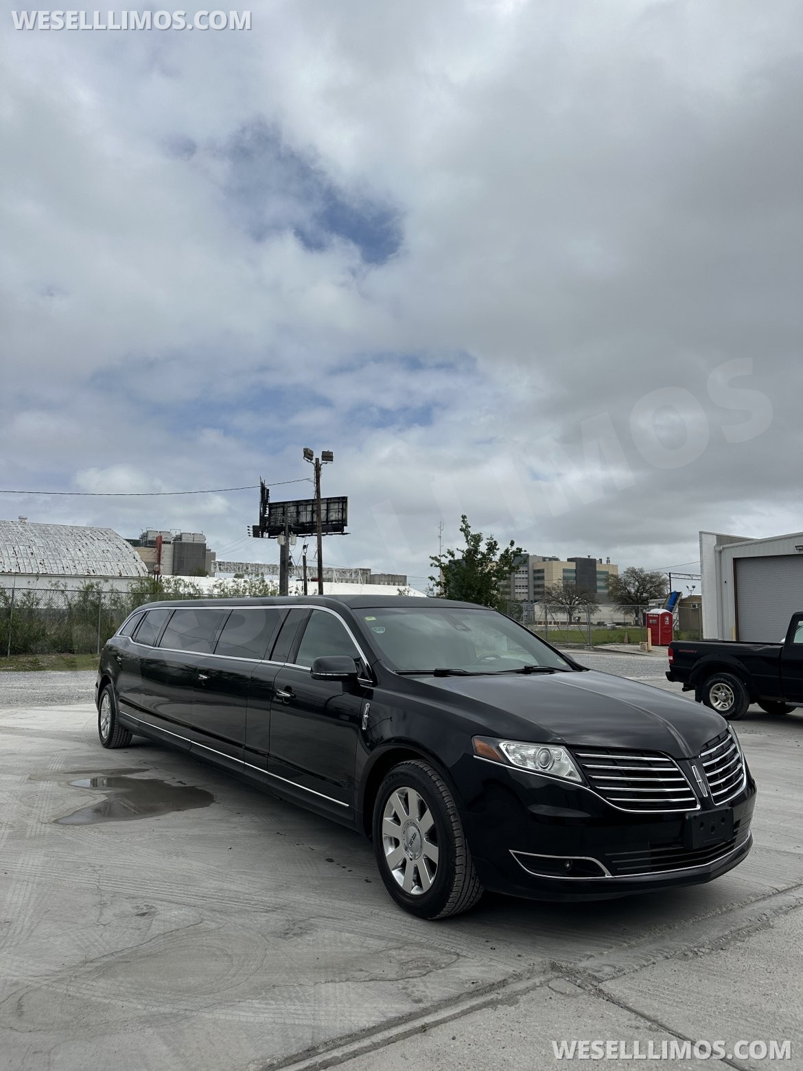 Limousine for Sale in Elkhart, IN - Main Photo