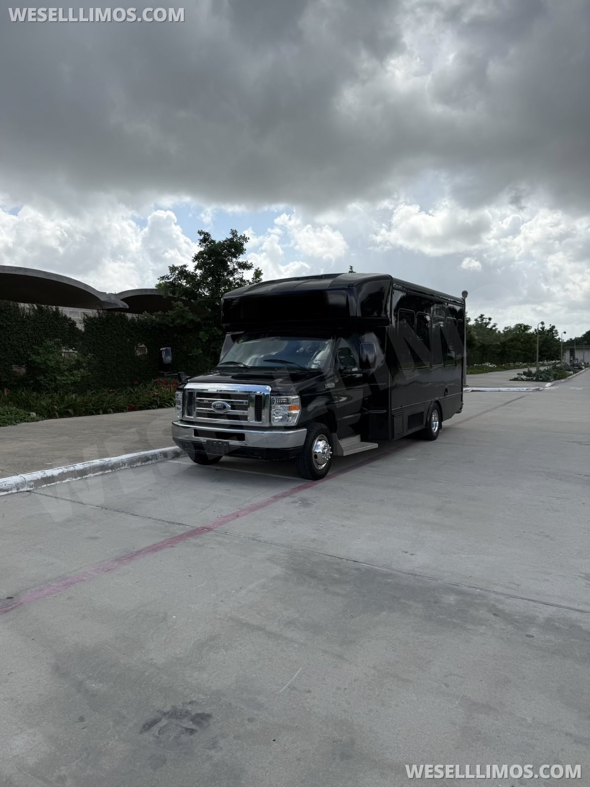 Limo Bus for Sale in houston, TX - Main Photo