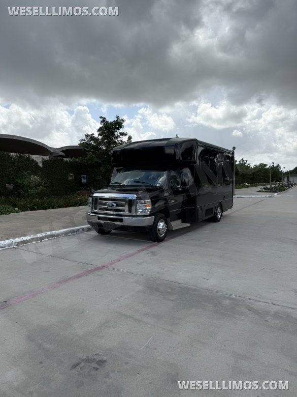 2019 Ford E-450 Limo Bus for Sale in houston, TX - Main Photo