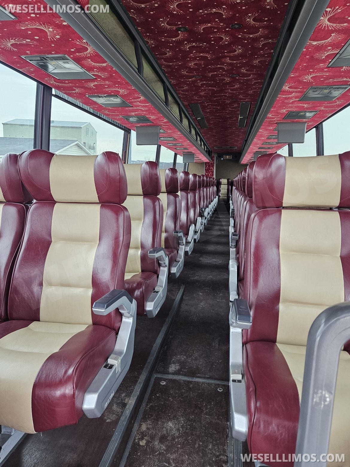 Motorcoach for Sale in Williston, ND - Photo 4