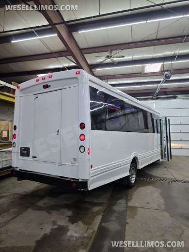2012 LGE Ford F550 Limo Bus - Limo Bus for Sale in Erie, PA - Photo 15