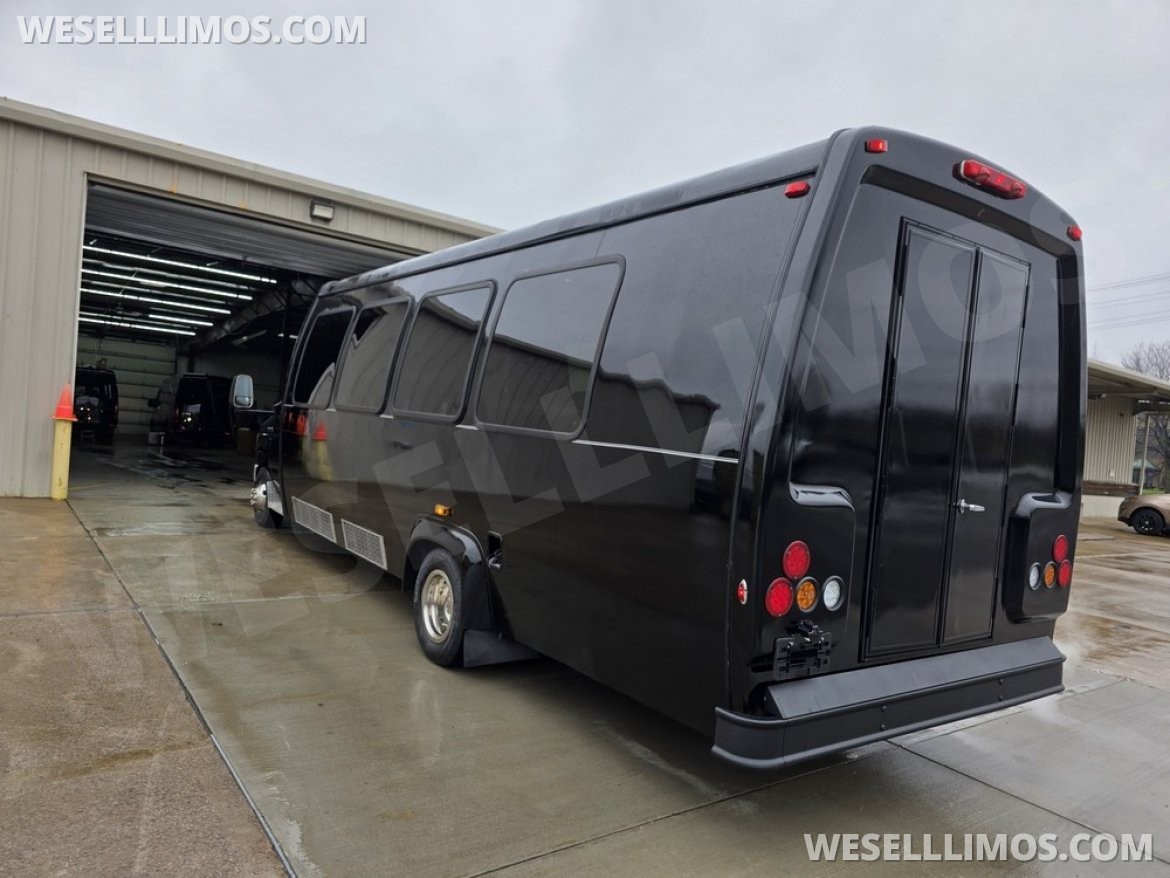 Limo Bus for Sale in Erie, PA - Photo 33