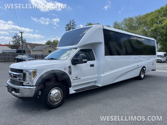 2019 Ford F550 Limo Bus for Sale in Pasadena, MD - Photo 2