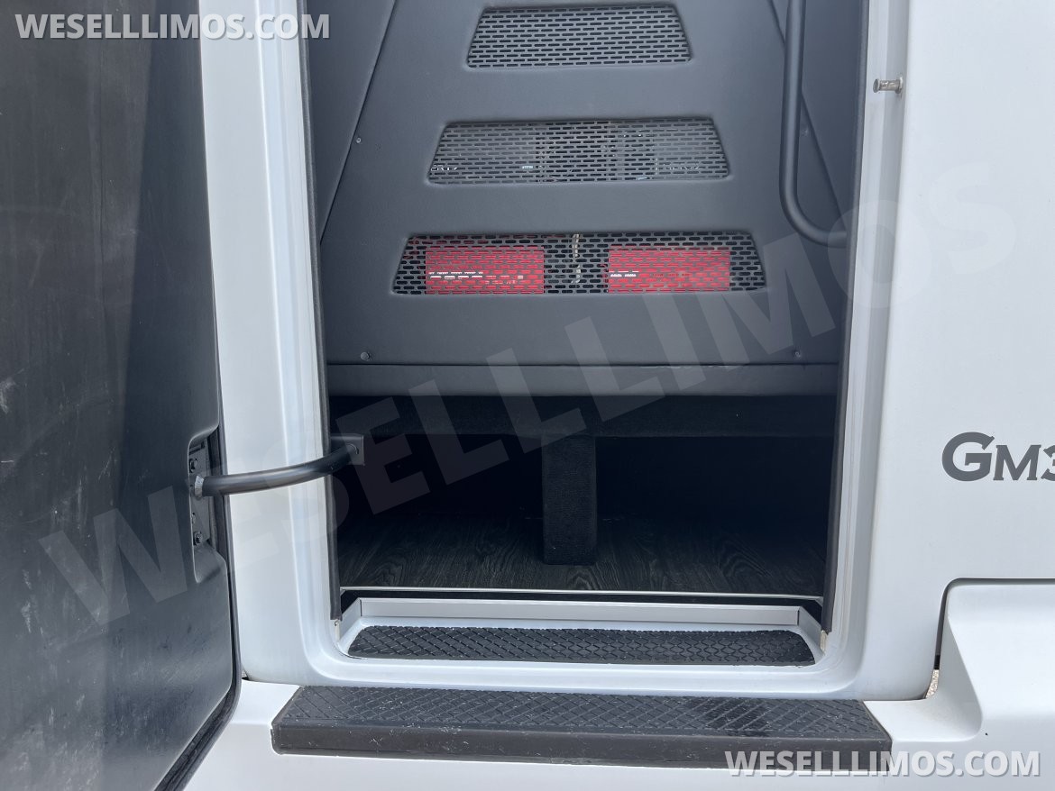 Limo Bus for Sale in Pasadena, MD - Photo 6