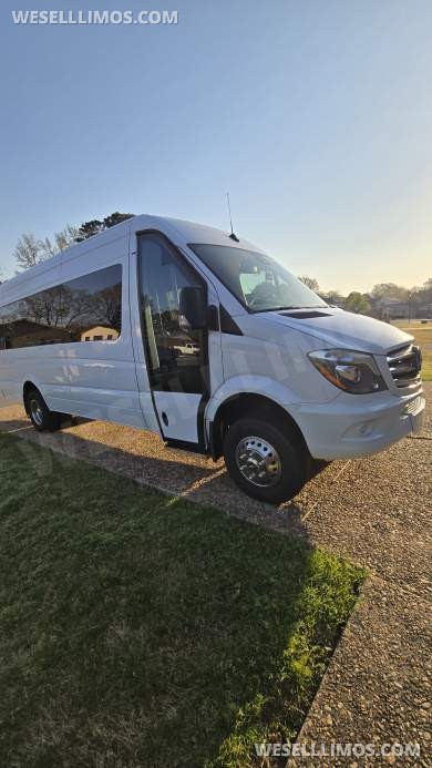2017 Mercedes-Benz Sprinter 3500 Passenger Sprinter for Sale in Little Rock, AR