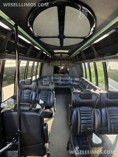 2018 Ford F550 Limo Bus by Turtle Top 26 Passenger only 51k miles - Limo Bus for Sale in Erie, PA - Photo 2