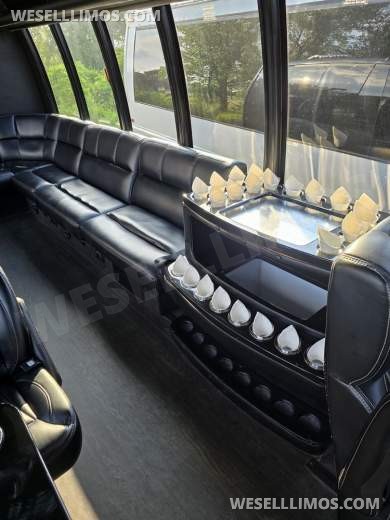 2018 Ford F550 Limo Bus by Turtle Top 26 Passenger only 51k miles - Limo Bus for Sale in Erie, PA - Photo 5