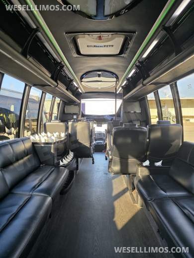2018 Ford F550 Limo Bus by Turtle Top 26 Passenger only 51k miles - Limo Bus for Sale in Erie, PA - Photo 7